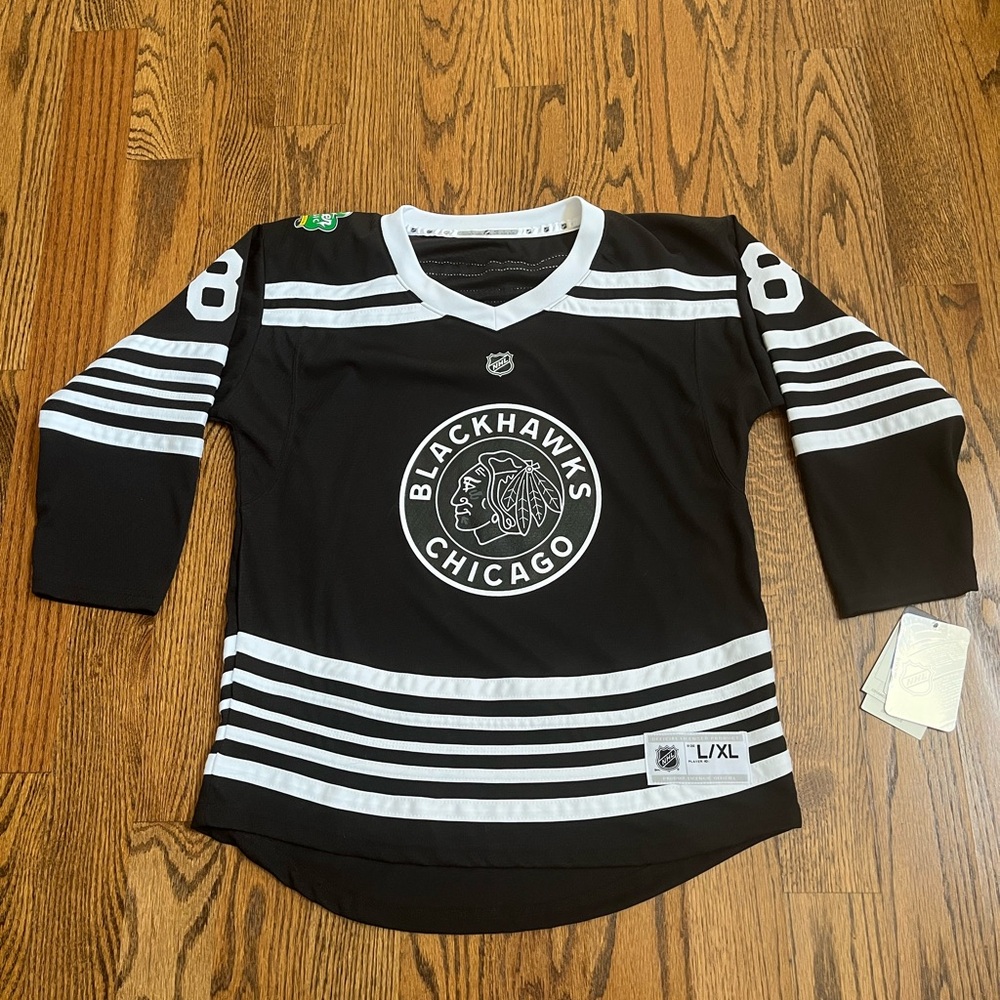 NWT PATRICK KANE YOUTH BLACKHAWKS WINTER CLASSIC BLACK PREMIER JERSEY Size L/XL
